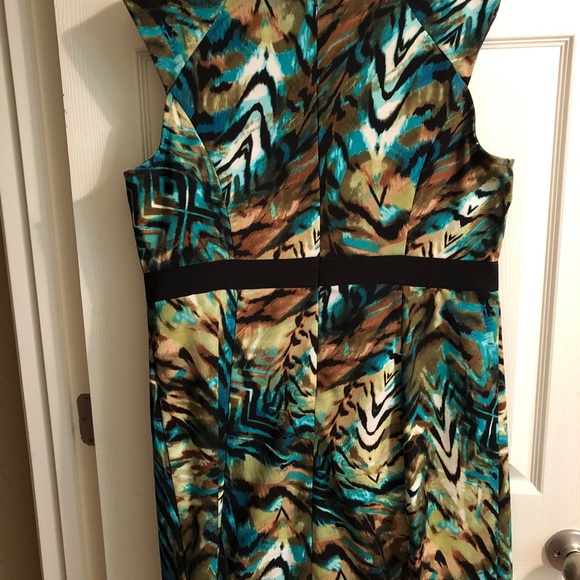 Sleeveless Dress - Picture 2 of 5